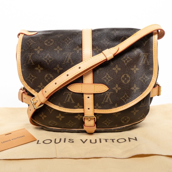 LOUIS VUITTON Saumur 30 Monogram Crossbody - Picture 2 of 15